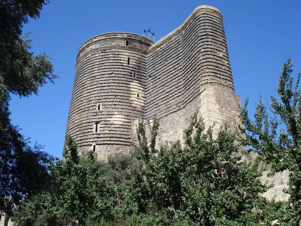 Maiden Tower, tempat terbaik melihhat Baku dari ketinggian yang berlokasi tak jauh dari bandara (iStock) Maiden Tower, tempat terbaik melihhat Baku dari ketinggian yang berlokasi tak jauh dari bandara (iStock)
