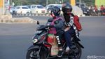 H-6 Pemudik Bermotor Lintasi Kawasan Kalimalang