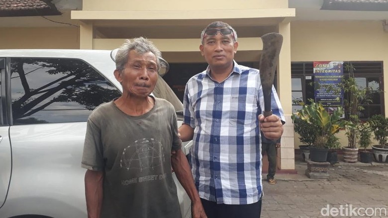 Dendam Sandal Tertukar Dibayar Mat Saleh dengan Tebasan Golok Dendam Sandal Tertukar Dibayar Mat Saleh dengan Tebasan Golok