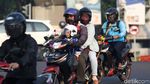 H-6 Pemudik Bermotor Lintasi Kawasan Kalimalang