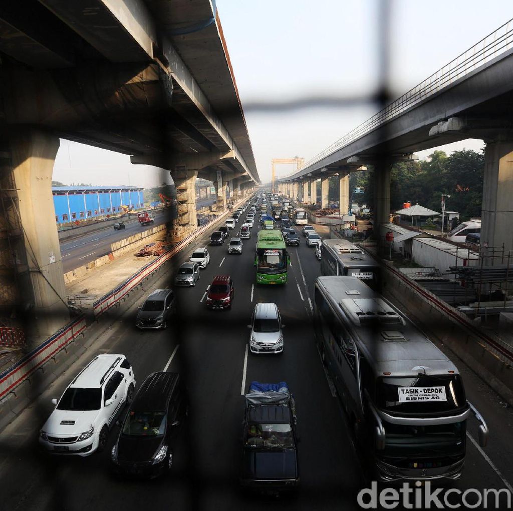 Tol Jakarta Arah Cikampek Masih Macet di Sejumlah Titik