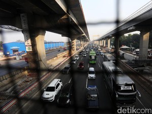Tol Jakarta Arah Cikampek Masih Macet di Sejumlah Titik