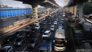 Tol Jakarta Cikampek Padat Merayap