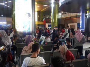 Jelang Lebaran, Pemudik Mulai Padati Stasiun Gambir