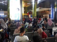 Dilema Virus Corona, Seputar Gaji Kerja di Bank