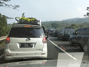 H-6 Lebaran: Gerbang Tol Merak Macet Parah, Pemudik Stuck 2 Jam