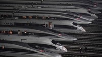 Sejumlah armada kereta cepat siap untuk mengantar pemudik di China. (Foto/REUTERS)
