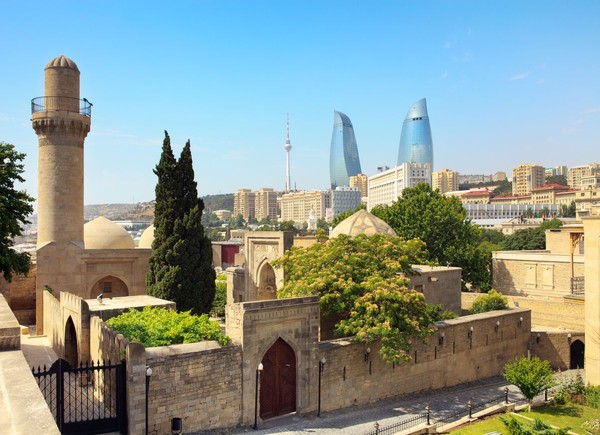 Baku sejatinya merupakan destinasi wisata yang indah. Ada banyak sejarah dengan berbagai bangunannya yang megah dan terawat. Salah satunya, Istana Shirvanshahs yang dibangun sejak abad ke-15 dan masuk Situs Warisan Dunia UNESCO (iStock) Baku sejatinya merupakan destinasi wisata yang indah. Ada banyak sejarah dengan berbagai bangunannya yang megah dan terawat. Salah satunya, Istana Shirvanshahs yang dibangun sejak abad ke-15 dan masuk Situs Warisan Dunia UNESCO (iStock)