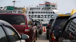 Kepadatan Pemudik di Dermaga Eksekutif Pelabuhan Merak