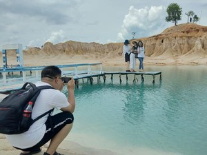 Terpesona Keindahan Gurun Pasir Telaga Biru di Pulau Bintan
