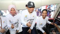 Menteri BUMN Rini M. Soemarno didampingi Direktur Utama Telkom Ririek Adriansyah melepas keberangkatan peserta BUMN Mudik Bareng 2019 di Parkir Timur Gelora Bung Karno, Jakarta (30/5). TelkomGroup pada kesempatan ini memberangkatkan 4 bus dengan rute ke Surabaya dan Solo. TelkomGroup antar 8.250 Pemudik Pulang Kampung.