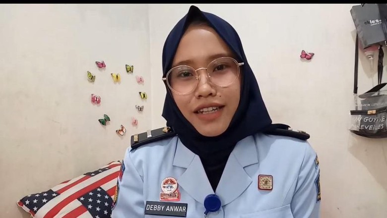 Senangnya Debby, Sipir Lulusan SMA Kini Kantongi Gaji Rp 5,9 Juta/Bulan Senangnya Debby, Sipir Lulusan SMA Kini Kantongi Gaji Rp 5,9 Juta/Bulan