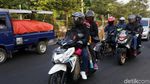 H-6 Pemudik Bermotor Lintasi Kawasan Kalimalang
