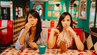 Liburan ke Bali, Pammy mampir ke kafe kece. Nggak lupa pesen freakshake yang tampilannya Instagramable. Foto: Instagram pammybowie