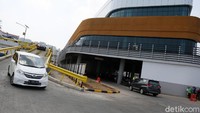 Puncak arus mudik di Merak, diprediksi akan mulai terjadi pada 30 Mei hingga 1 Juni 2019. Untuk mengakomodir penumpang kapal laut, pihak ASDP Merak menyediakan 64 armada kapal yang dilayani oleh tujuh dermaga.