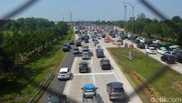 Pengemudi hanya bisa mamacu kecepatan kendaraannya dari 5 km hingga 10 km per jam.