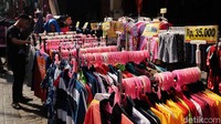 Kaos-kaos dewas dibanrol dengan harga mulai Rp 35.000.
