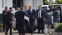 Pantauan detikcom, sebelum pertemuan bilateral tertutup ini dilakukan, Kementerian Pertahanan mengadakan penyambutan rombongan dari Amerika Serikat dengan upacara jajar kehormatan, Kamis (30/5/2019).