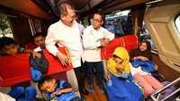 Hadir dalam acara tersebut Deputi Bidang Infrastruktur Bisnis Kementerian BUMN Hambra Samal dan Direktur Utama Perum Jamkrindo Randi Anto saat berbincang dengan peserta Mudik Bareng BUMN 2019 di kantor Pusat Jamkrindo, Kemayoran, Jakarta, Rabu (29/5/2019). Foto: dok. Jamkrindo