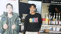  Ciye dapet coffee truck! Posenya di hadapan coffee truck ini dibagikan pada Agustus tahun lalu. Foto: Instagram imhyoseop