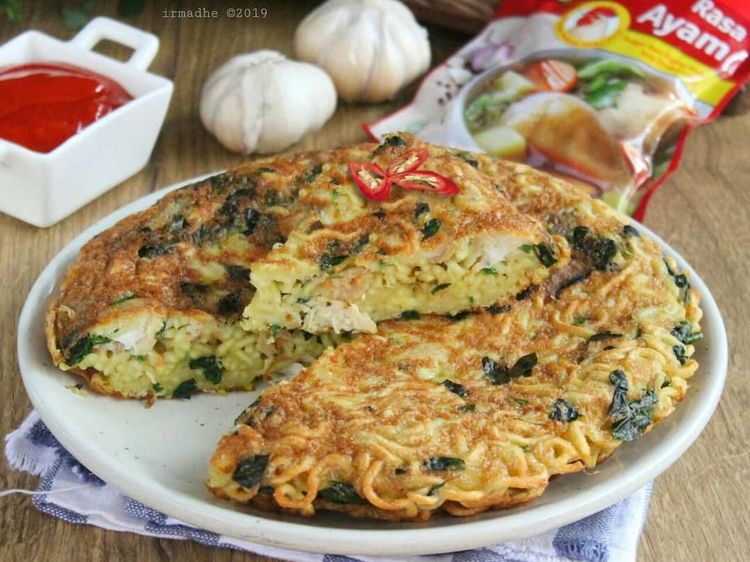 Sahur Praktis dan Nikmat dengan Omelet Mie yang Gurih Mantap