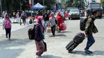 H-5 Lebaran, Pemudik Menyemut di Terminal Kampung Rambutan