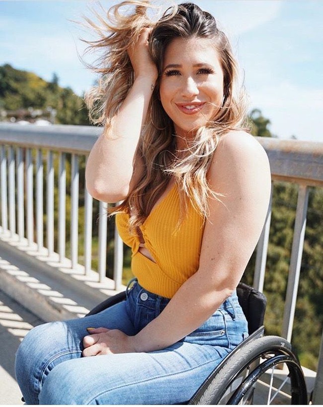 “Tarian tetaplah tarian, apakah Anda berjalan atau berguling.  Itu tidak melihat kecacatan.  Saya sangat beruntung bahwa saya dapat menciptakan dunia untuk diri saya sendiri di mana hasrat saya untuk menari dan misi untuk meningkatkan kesadaran akan cedera tulang belakang begitu saling terkait,” ujarnya. Foto: Dok. Instagram