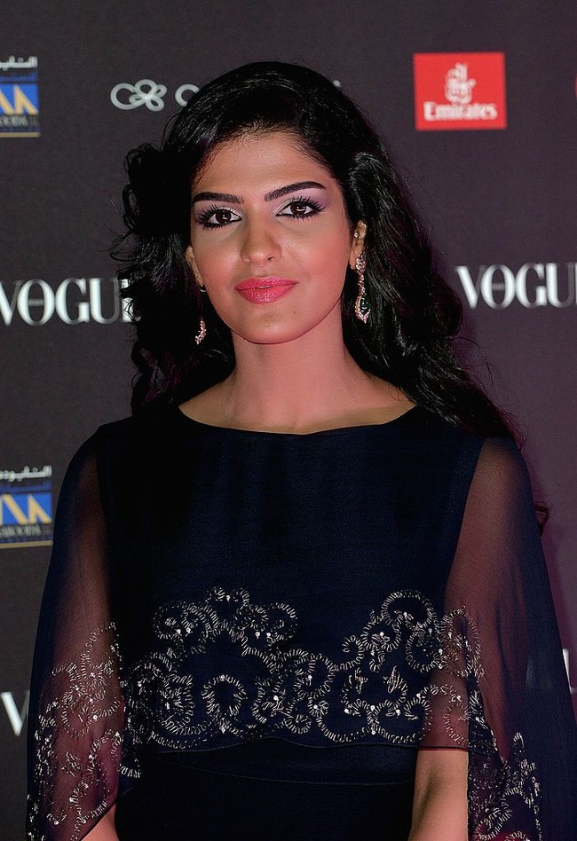 Setelah lama menyandang status janda, Putri Ameera Al Taweel naik pelaminan lagi. Pada Oktober 2018, dia dinikahi seorang miliarder asal Abu Dhabi, Khalifa Bin Butti Al Muhairi. Seperti dikutip dari Forbes, Khalifa adalah CEO dari KBBO Group, perusahaan yang bergerak di bidang investasi di dunia kesehatan, pertukaran uang dan retail. Foto: Dok. Getty Images, Instagram