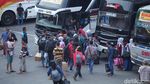 H-5 Lebaran, Pemudik Menyemut di Terminal Kampung Rambutan