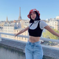 Popularitas selebgram yang banyak follower membuat banyak dari mereka terjun berbisnis. Tapi tampaknya jutaan pengikut saja tak selalu mampu membuat bisnis mereka sukses. Seorang selebgram jadi perbincangan karena bahkan tak bisa menjual 36 baju walau punya lebih dari dua juta pengikut. Foto: Instagram @arii