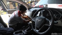 Namun jangan khawatir, di tiap posko pengguna Wuling tetap bisa menikmati istirahat dan pengecekan mobil gratis. Serta konsumsi dan ngopi. Posko Wuling sendiri bisa ditemui di Merak (Km 68), Cikampek (Km 57), Cirebon (Km 207), Batang (Km 379), dan Ngawi (Km 519).