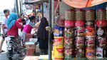 Pasar Kue di Ciracas Diserbu Pembeli Jelang Lebaran
