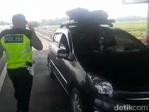 Tol Pekalongan-Batang Ramai Lancar, Pemudik Diimbau Tak Setop di Bahu Jalan