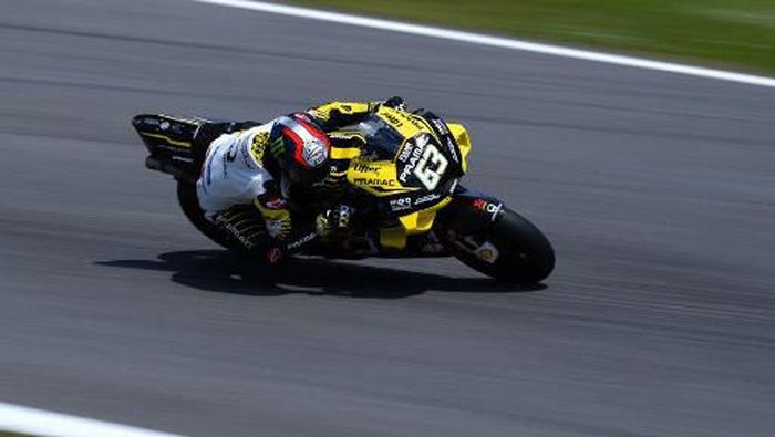 Pebalap Alma Pramac Ducati Pecco Bagnaia menjadi yang tercepat di Free Practice kedua MotoGP Italia. (Foto: Tiziana FABI / AFP) Pebalap Alma Pramac Ducati Pecco Bagnaia menjadi yang tercepat di Free Practice kedua MotoGP Italia. (Foto: Tiziana FABI / AFP)