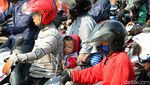 Aksi Berbahaya Pemudik Motor yang Nekat Bawa Anak