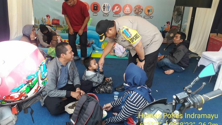 Dear Pemudik, Ada WiFi-Pijat Gratis di Jembatan Timbang Indramayu Dear Pemudik, Ada WiFi-Pijat Gratis di Jembatan Timbang Indramayu