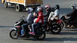 Aksi Berbahaya Pemudik Motor yang Nekat Bawa Anak