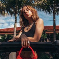 Arii yang masih berusia 18 tahun tersebut pertama kali dikenal karena sering tampil di aplikasi Musical.ly. Mengenai kegagalannya yang mendapat komentar negatif dari para netizen ini pun, Arii pun telah memberi pembelaannya. Foto: Instagram @arii