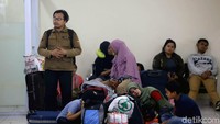 Jumlah penumpang yang terus berdatangan untuk mudik lewat Terminal Pulogebang ini pun diprediksi akan terus bertambah hingga puncak arus mudik pada Minggu (2/6/2019) mendatang.