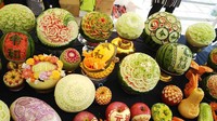 Nah ini deretan karya fruit carving yang cantik dan memukau. Buah-buahan yang digunakan juga bervarian mulai semangka, apel, melon hingga labu. Foto: instagram @yumiko_shiraki