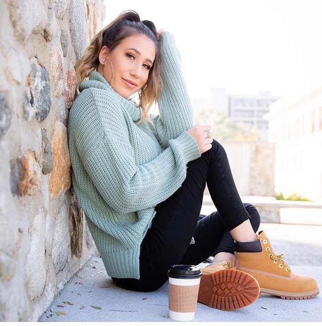 Setelah pertandingan bola basket pada Februari 2010, penari berusia 27 tahun ini berkumpul di rumah seorang teman dan minum beberapa bir. Chelsie menerima tumpangan pulang dari seorang teman, dan tak menyadari temannya itu mabuk. “Kami menabrak trotoar, menuju ke parit dan langsung menabrak pohon,” imbuhnya. Foto: Dok. Instagram