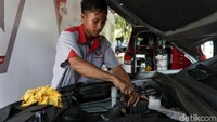 Tiap posko memiliki unit servis siaga untuk pengguna yang mengalami masalah pada mobil.