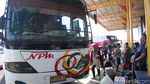 Pemudik Mulai Padati Terminal Jatijajar Depok
