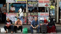 Para pemudik yang memenuhi Terminal Grogol ini nantinya akan menuju ke sejumlah daerah di Indonesia. Mereka berharap dapat berlebaran bersama keluarga di kampung halaman.