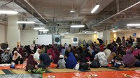 Masjid Maroof di Jurong, Singapura selalu dipadati banyak warga muslim karena letaknya yang dekat dengan gedung pemukiman dan dilewati tiga rute bus umum. (Bening Tirta Muhammad/Istimewa)