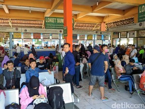 Pemudik Mulai Padati Terminal Kp Rambutan, Paling Banyak Tujuan Sumatera