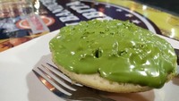 Makin kekinian lagi surabi juga hadir dengan lelehan cokelat green tea. Buat para pencinta green tea, menu ini bisa jadi pilihan.  Foto: istimewa