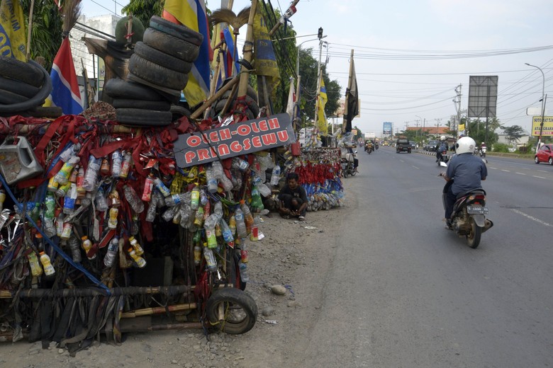 Vespa Gembel mudik. Foto: Robby Bernardi Vespa Gembel mudik. Foto: Robby Bernardi