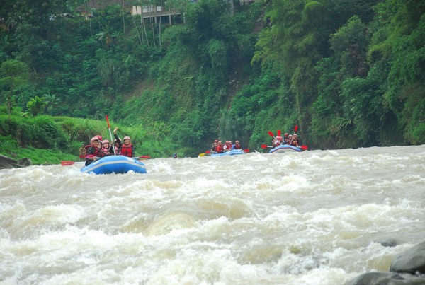 Pada libur Lebaran nanti, Wisata arung jeram di The Pikas Adventure Resort Banjarnegara sudah beroperasi mulai hari H Lebaran. (Uje Hartono/detikcom) Pada libur Lebaran nanti, Wisata arung jeram di The Pikas Adventure Resort Banjarnegara sudah beroperasi mulai hari H Lebaran. (Uje Hartono/detikcom)