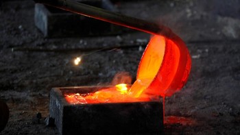 Tanah jarang, rare earth, dinamai demikian lantaran sulit dan mahal untuk diproduksi. Proses produksinya juga menimbulkan polusi yang besar. Foto: Reuters